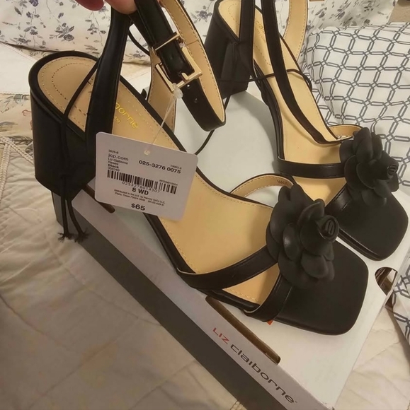New womans size 8WD Liz Claiborne heels - Picture 1 of 5